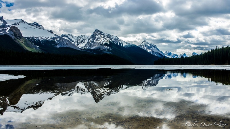 Maligne Lake entre nubes